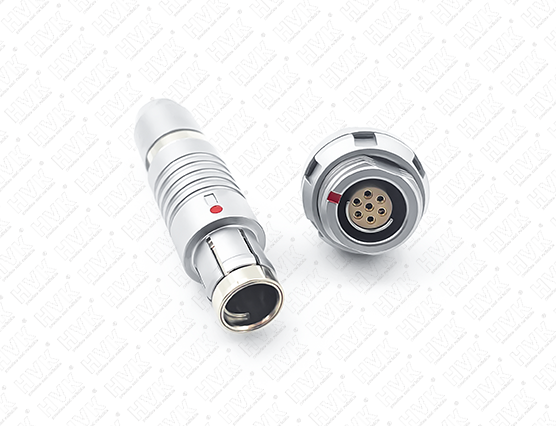 在設計圓形連接器時應考慮哪些電氣特性？