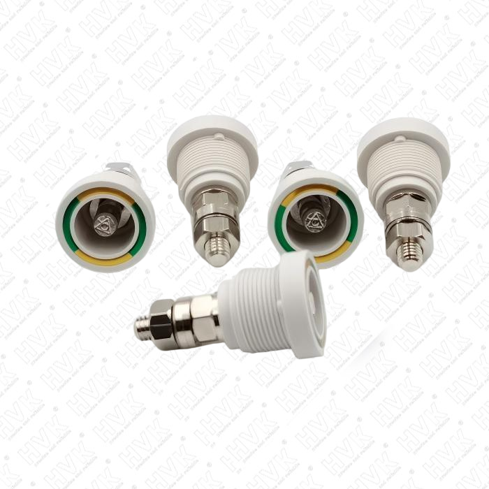 在醫療設備電氣安全中，接地柱主要為了防止哪兩種傷害？